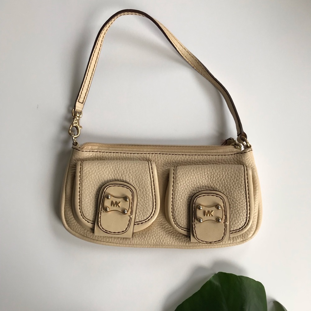 Beautiful Michael Kors pebbles leather bag